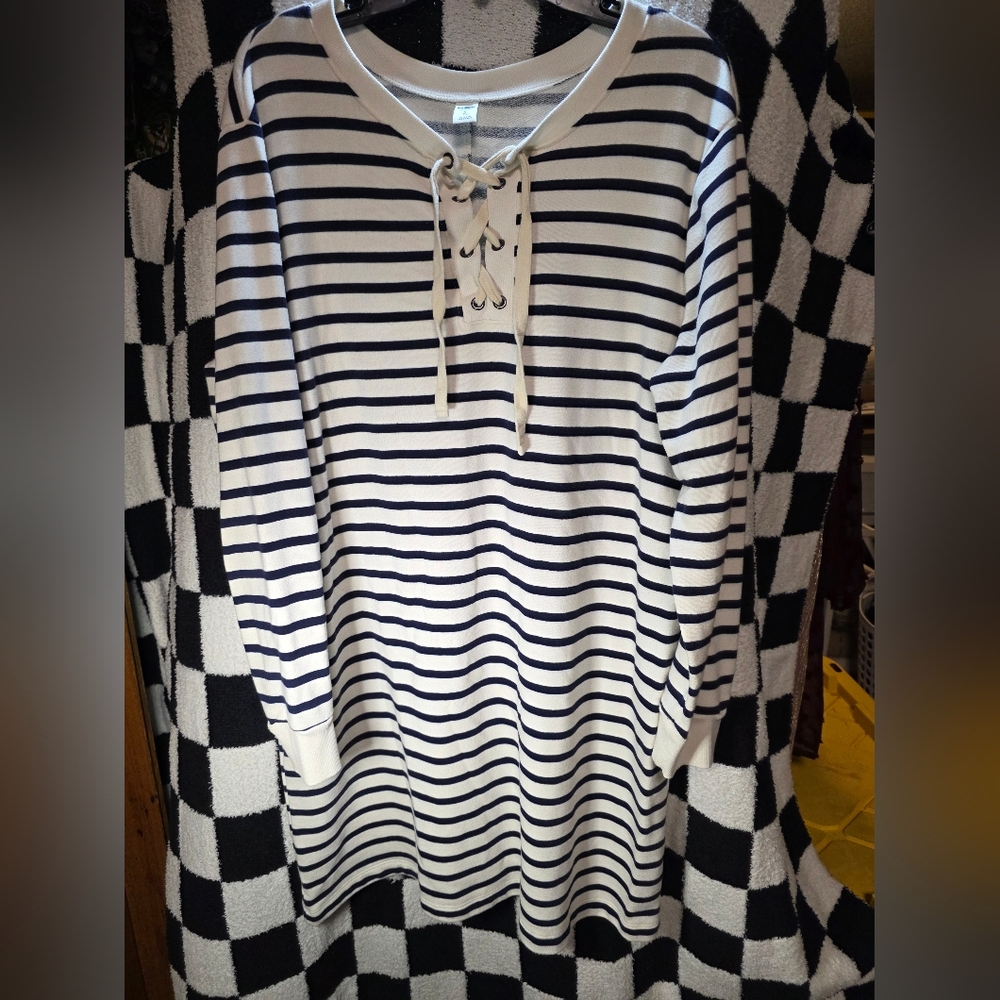 Old Navy Black and White Striped Long Sleeve Dress